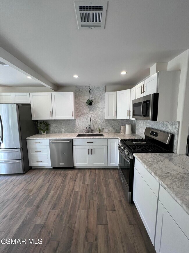 Foto del edificio - 3076 Los Robles Rd