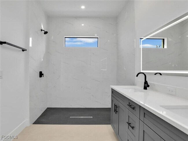 Building Photo - 1612 NW 9th Ave