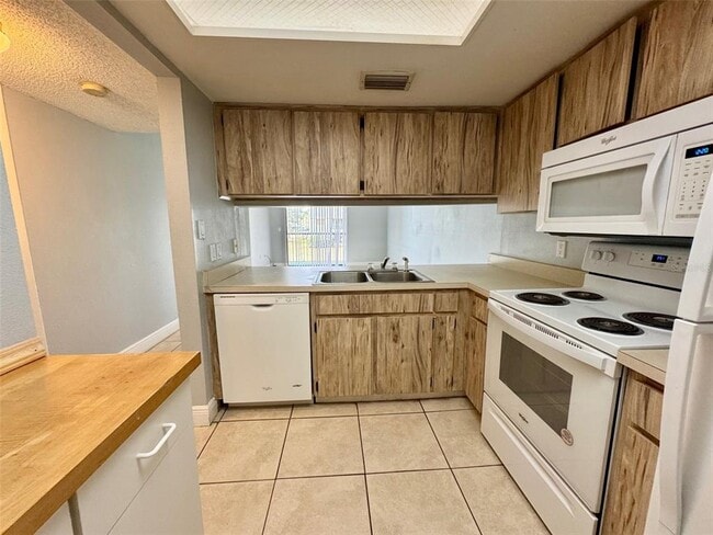 Foto del edificio - 5023 Terrace Palms Cir