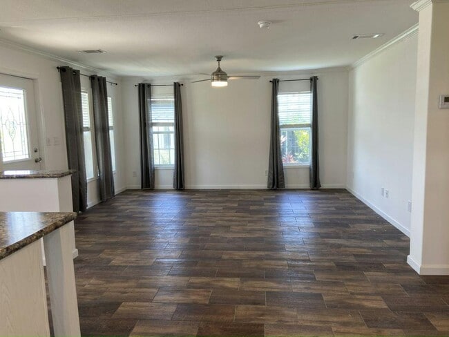 Building Photo - 557 Bimini Cay Cir