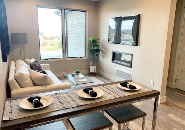 Foto del edificio - 1 bedroom condo, located steps from all of Black Bull's incredible amenities