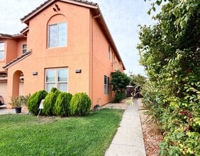 Building Photo - 1463 Trombetta St