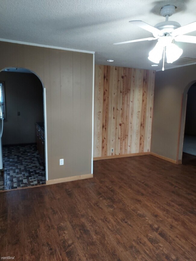 Building Photo - 2 br, 1 bath House - 5329 W Douglas Ave