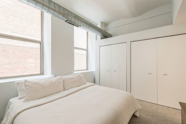 Building Photo - 500 S Clinton St