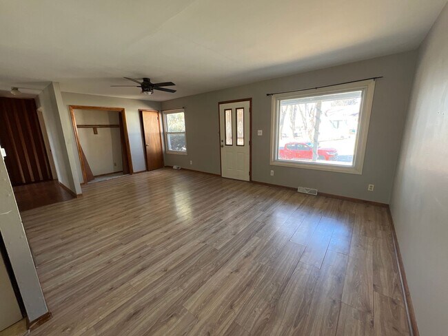 Building Photo - Treynor 2 Bedroom House