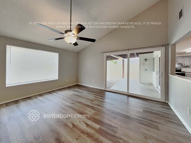 Foto del edificio - 5552 W Carol Ave