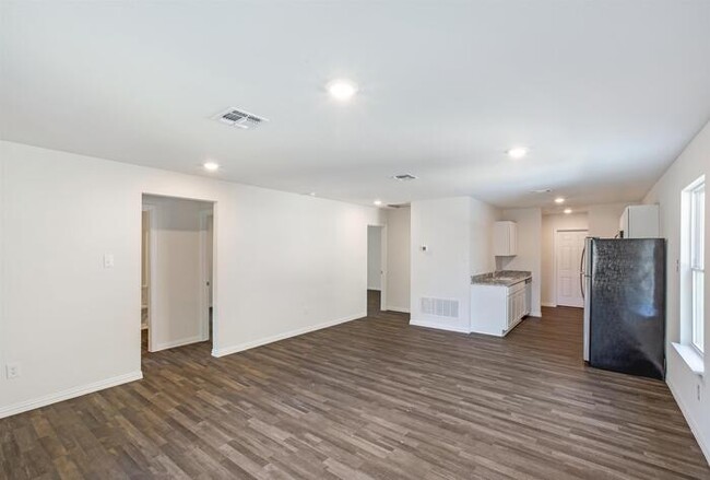 Building Photo - 1108 S 8th St