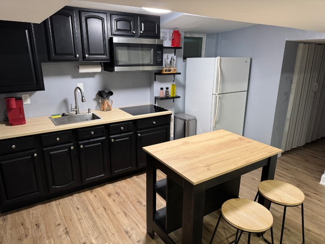 Photo - 5006 Meadowbrook Dr Apartment