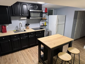 Building Photo - 5006 Meadowbrook Dr