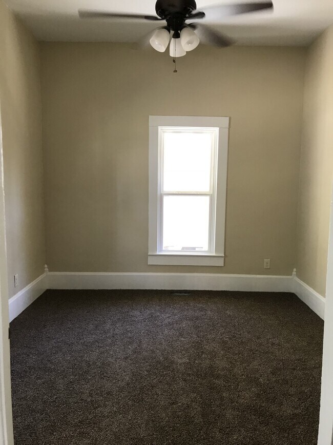 Dormitorio - 621 Bluemont Ave