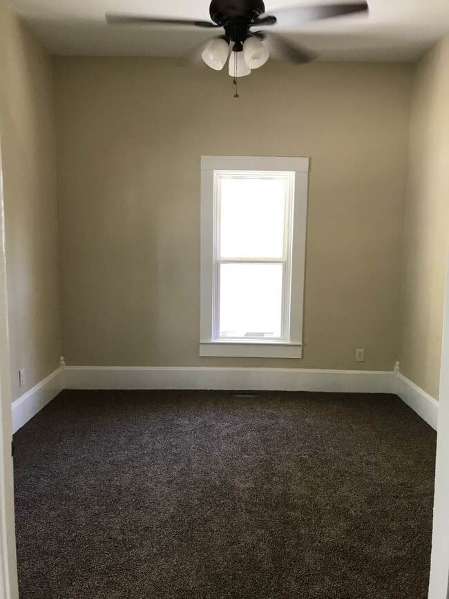 621 Bluemont Ave Unit B, Manhattan, KS 66502 Apartments in Manhattan