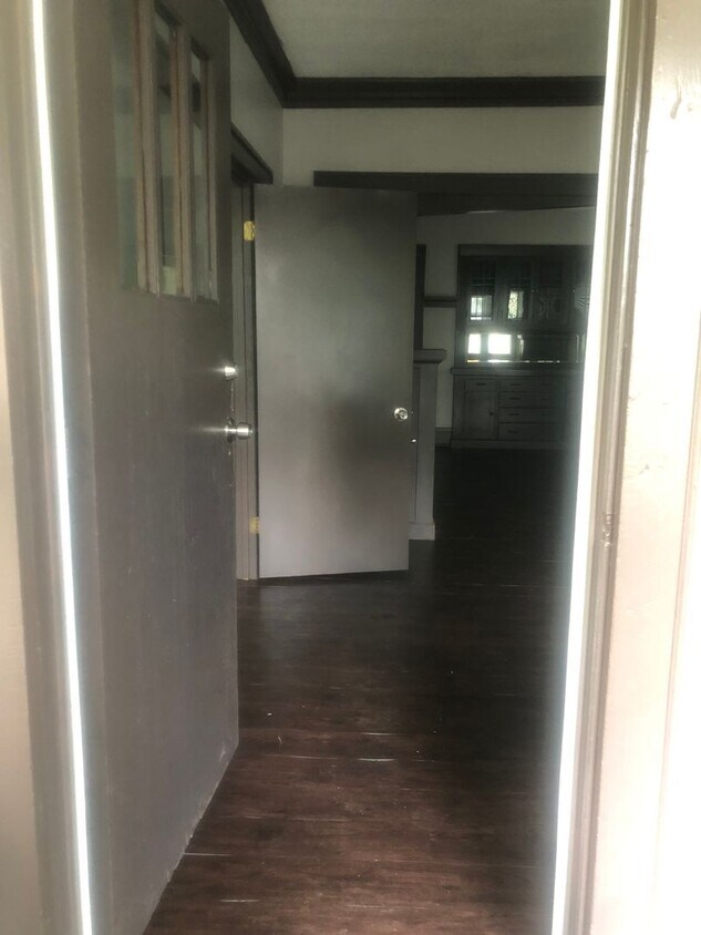Primary Photo - 3 Bedroom, 1 Bath House Available with Pri...
