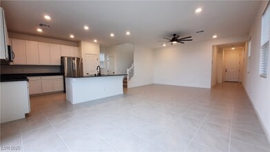 Building Photo - 9084 Marigold Crk St