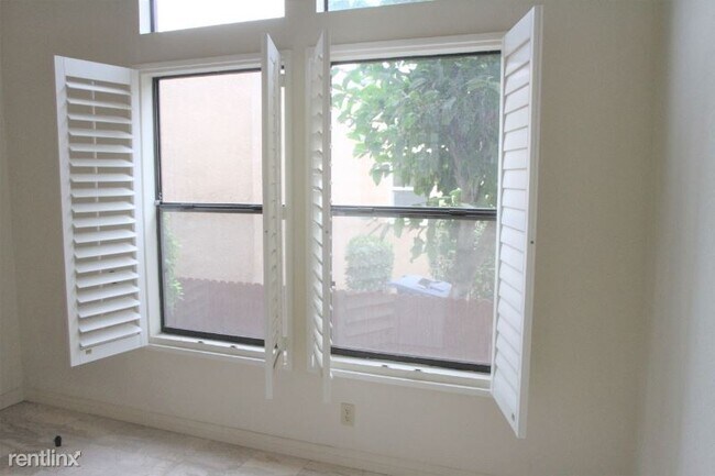 Building Photo - 2 br, 2.5 bath Condo - 416 N Bushnell Ave