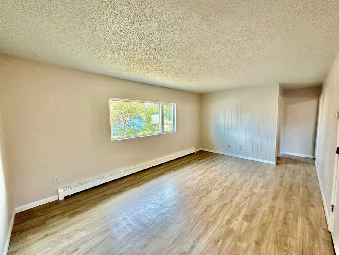 Primary Photo - 3932 E 9th Ave