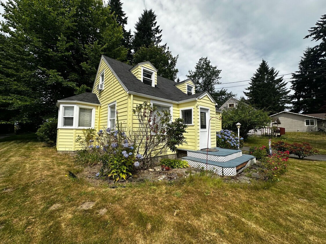 Primary Photo - Charming 3-Bedroom Home in the Heart of Ev...