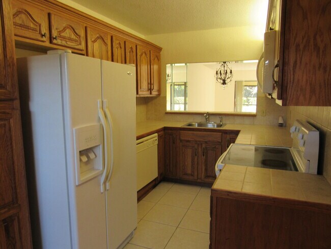 Foto del edificio - 7879 Willow Spring Dr
