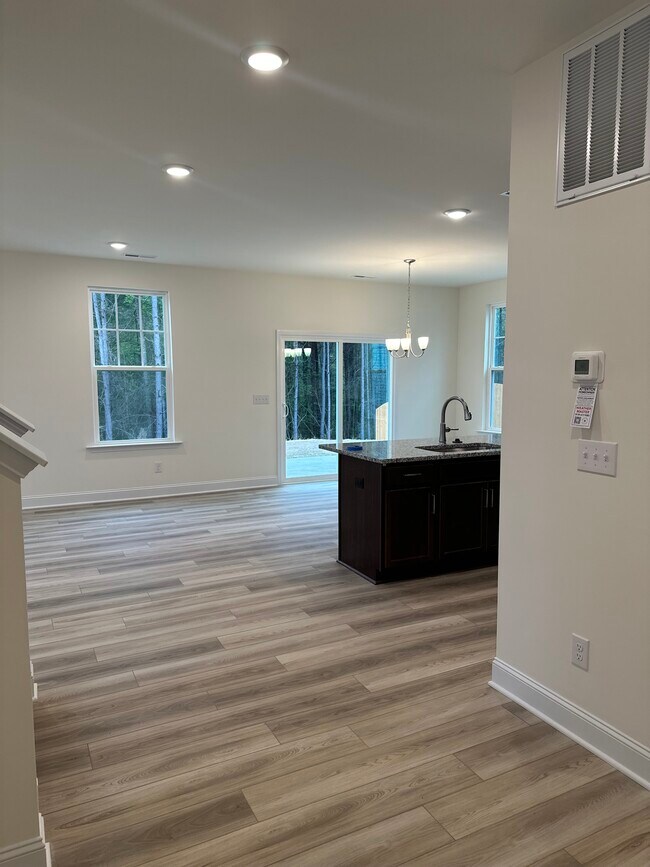 Foto del edificio - 93 Steel Springs Ln