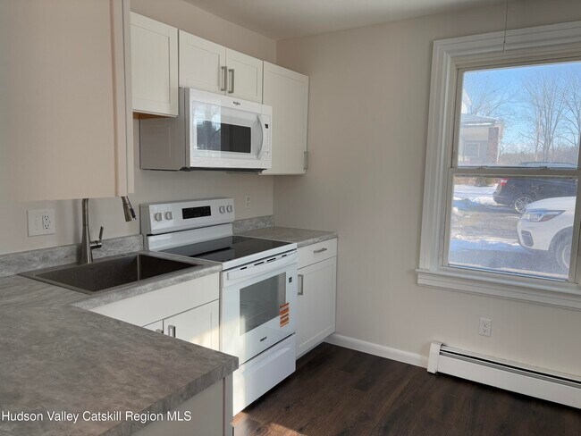 Foto del edificio - 103-105-105 Flatbush Camp Rd