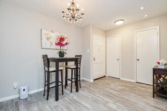 Building Photo - 2700 Bellefontaine