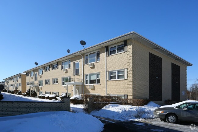 Building Photo - 5100 N Leonard Dr