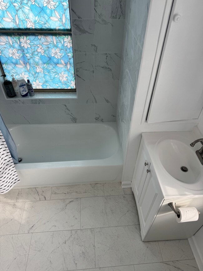 Photo - 1401 E Abingdon Dr House