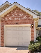 Building Photo - 1510 Golfview Ct
