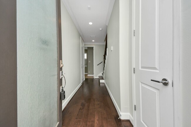 Foto del edificio - 1716 Stuart St