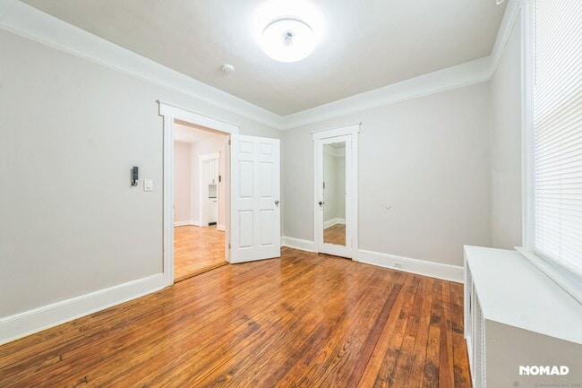 Foto del edificio - 28 Hollow Wood Ln