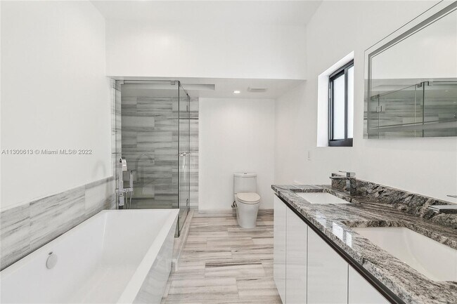 Building Photo - 300 N Shore Dr