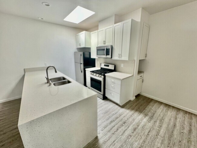 Foto del edificio - 4540 Ingraham St