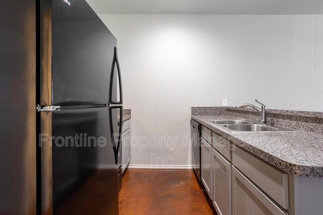 Building Photo - 215 Price Ln