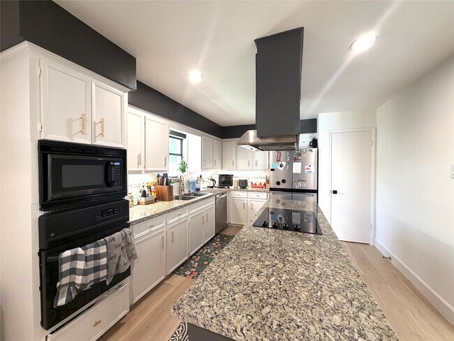Foto del edificio - 13914 Swiss Hill Dr