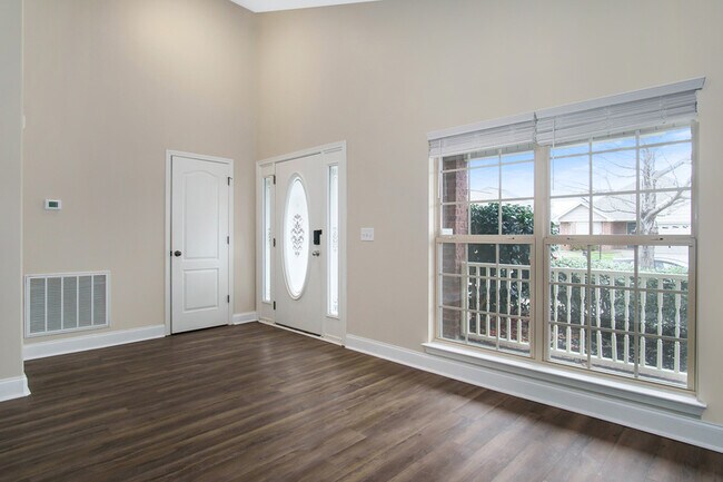Foto del edificio - 1046 Lexington Dr