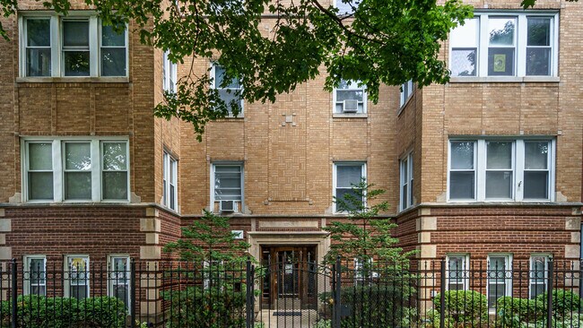 Exterior - 2625 N Ridgeway Ave
