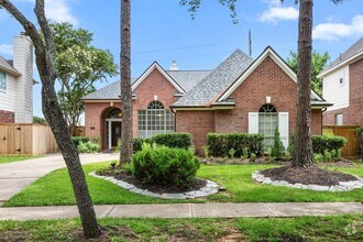 Building Photo - 4702 Forest Home Dr