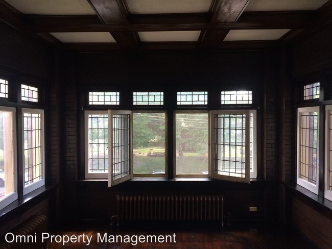 Building Photo - 214 S Winebiddle St
