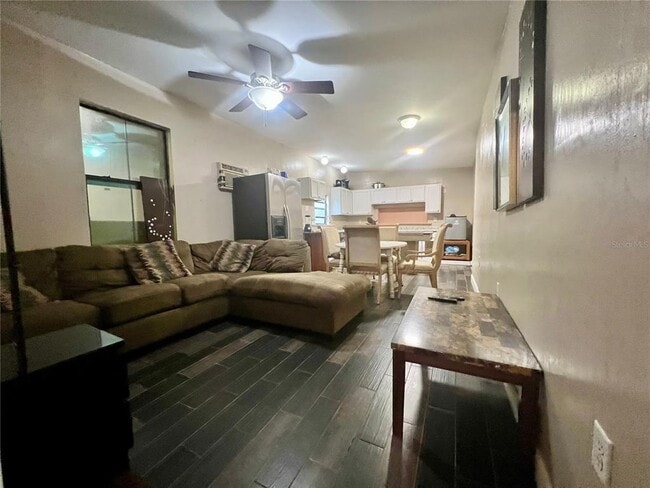 Foto del edificio - 17363 Mercury Rd