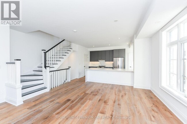 Building Photo - 40 Lunar Cres