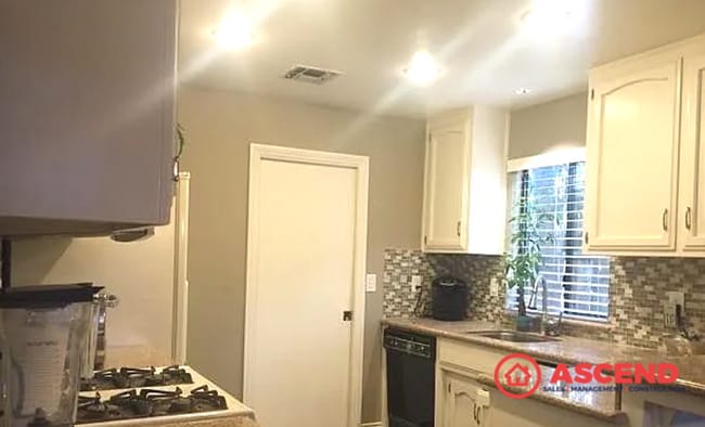 Foto del edificio - Beautiful 4 Bedroom Home Near Coffee Rd. & Hageman Rd.