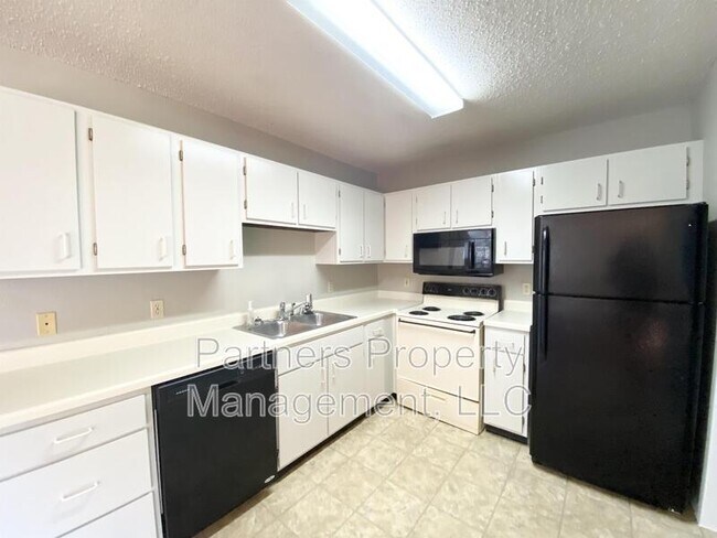 Foto del edificio - 1643 N Dawn Dr