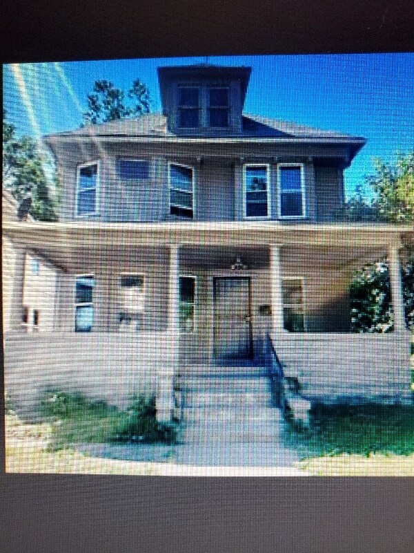 Foto principal - 1346 E 94th St