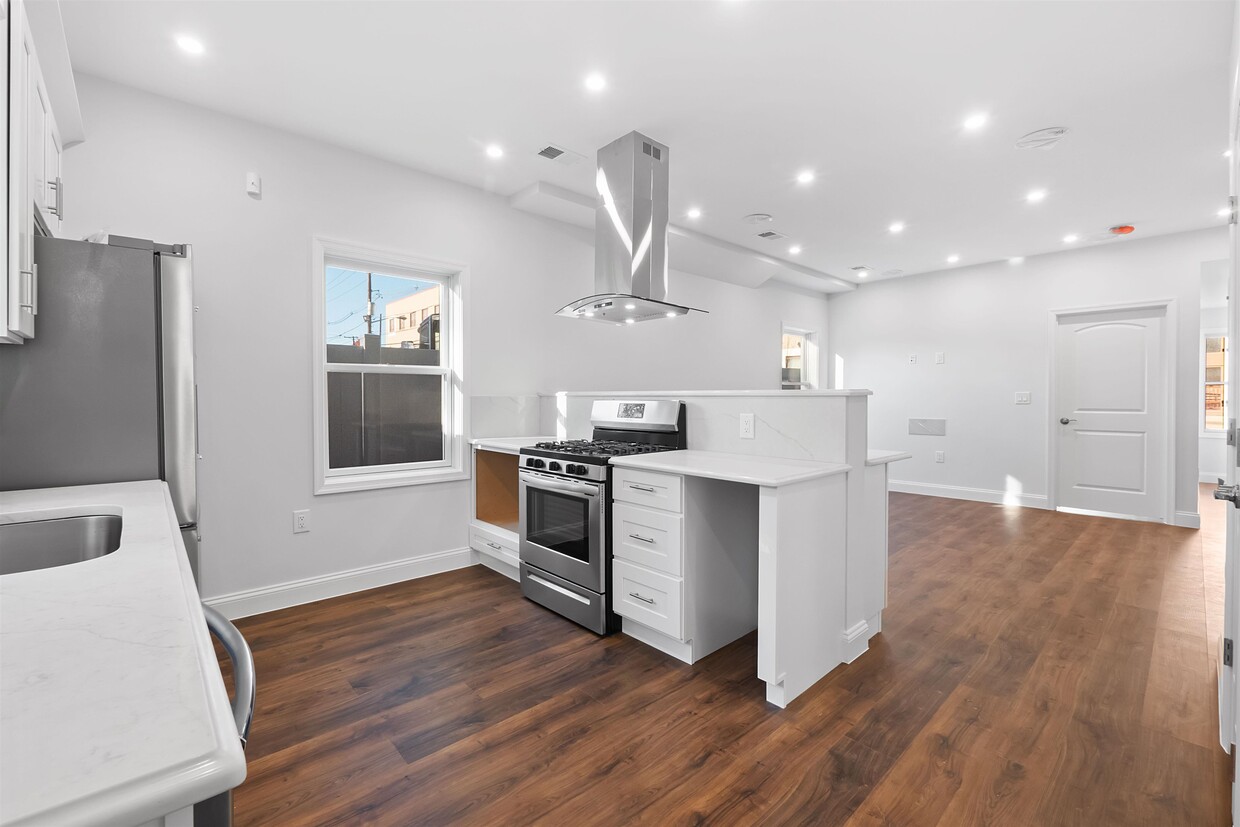 Primary Photo - 163 Laidlaw Ave
