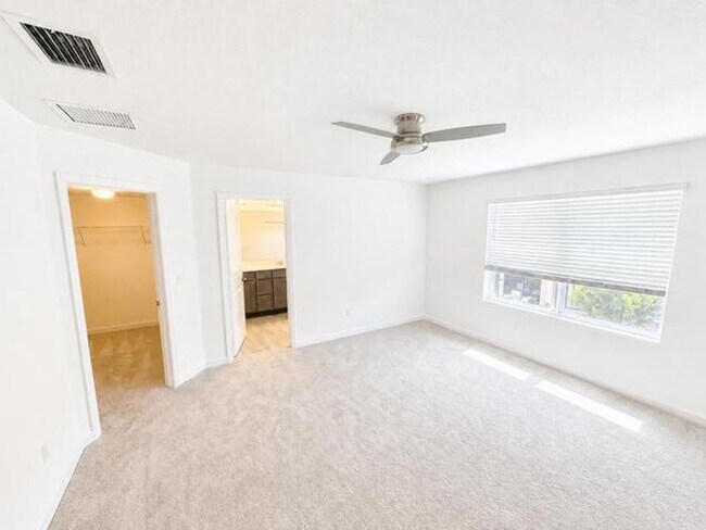Foto del edificio - 4345 Pond Lily Ln