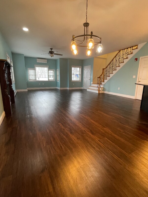 Primary Photo - 301 Plantation St