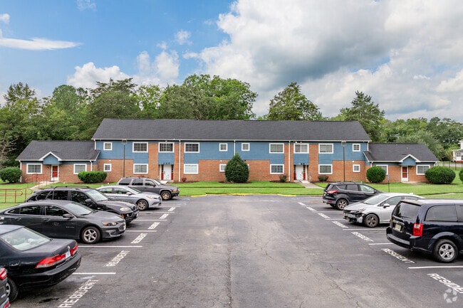 Building Photo - Church Manor