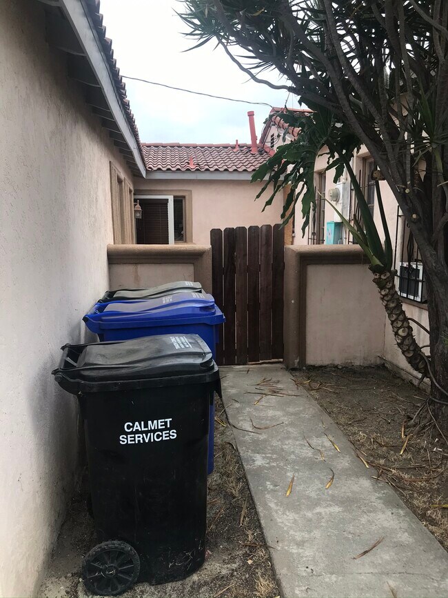 Front Yard - 8555 Fontana St