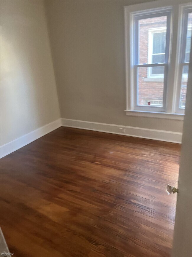 Foto del edificio - 4 br, 1.5 bath Duplex - 424 Piper Blvd