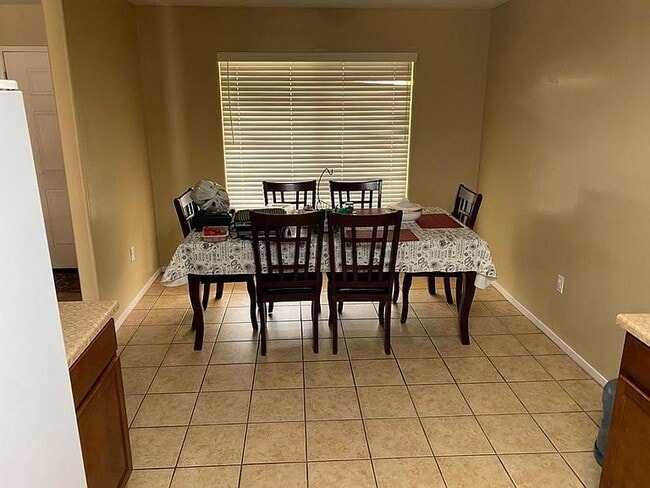 Building Photo - 10703 Sunset Ranch Dr, Bakersfield, CA 93311
