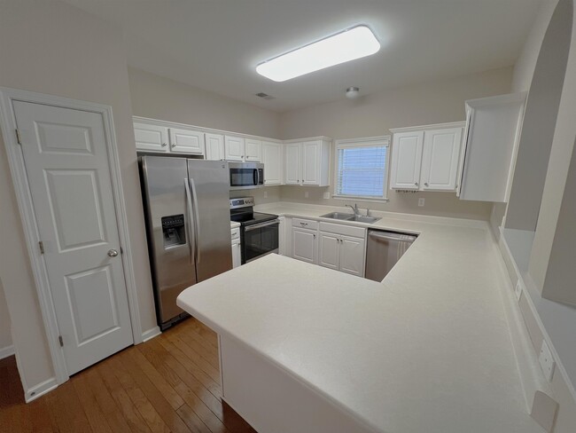 Foto del edificio - 1342 Island Pl E